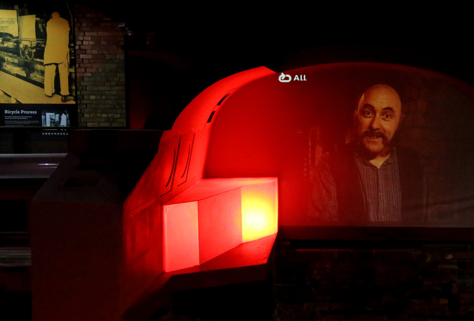 The Tank House The World of Glass